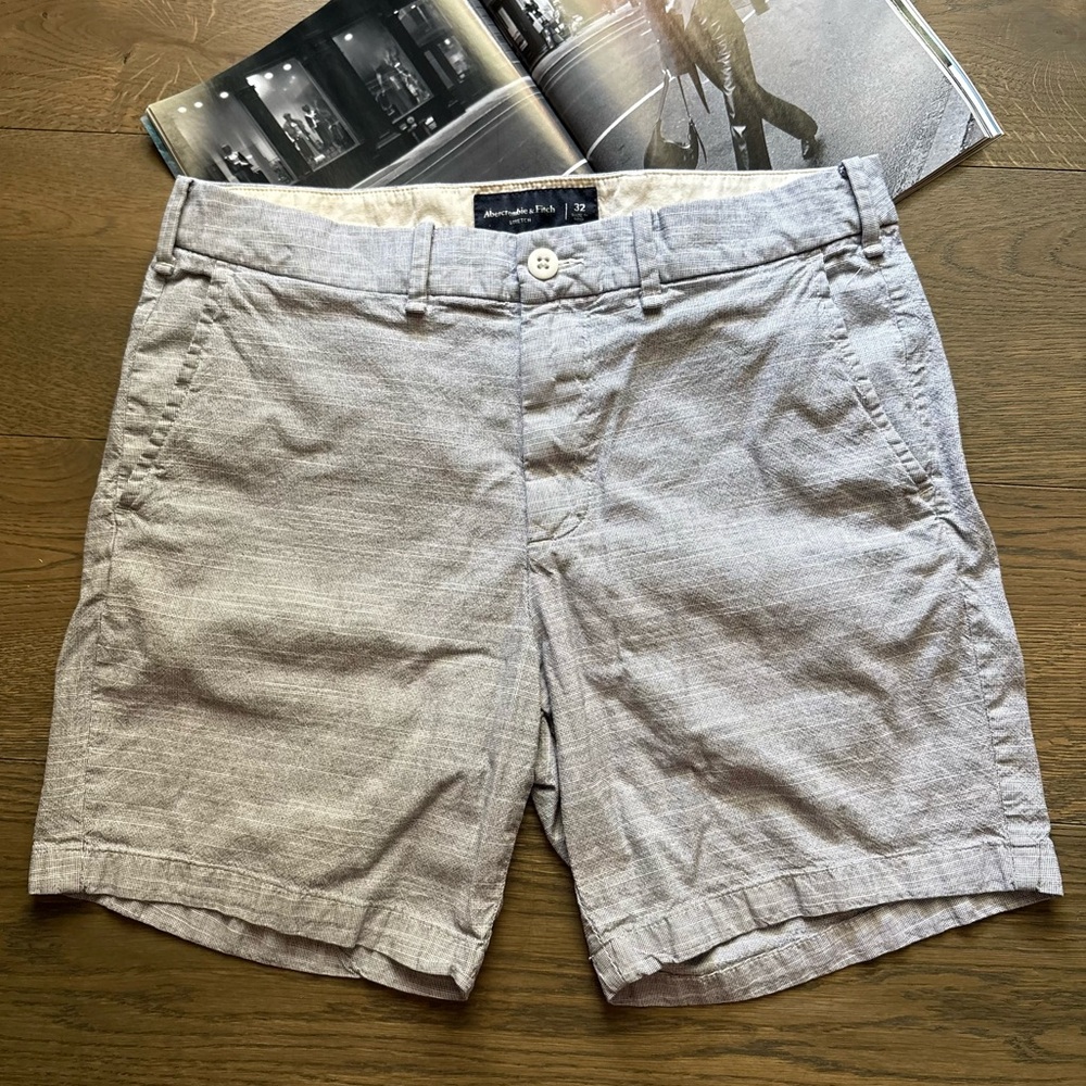 Abercrombie & Fitch Stretch Flat Front  Cotton 7” Shorts In Light Gray Size 32